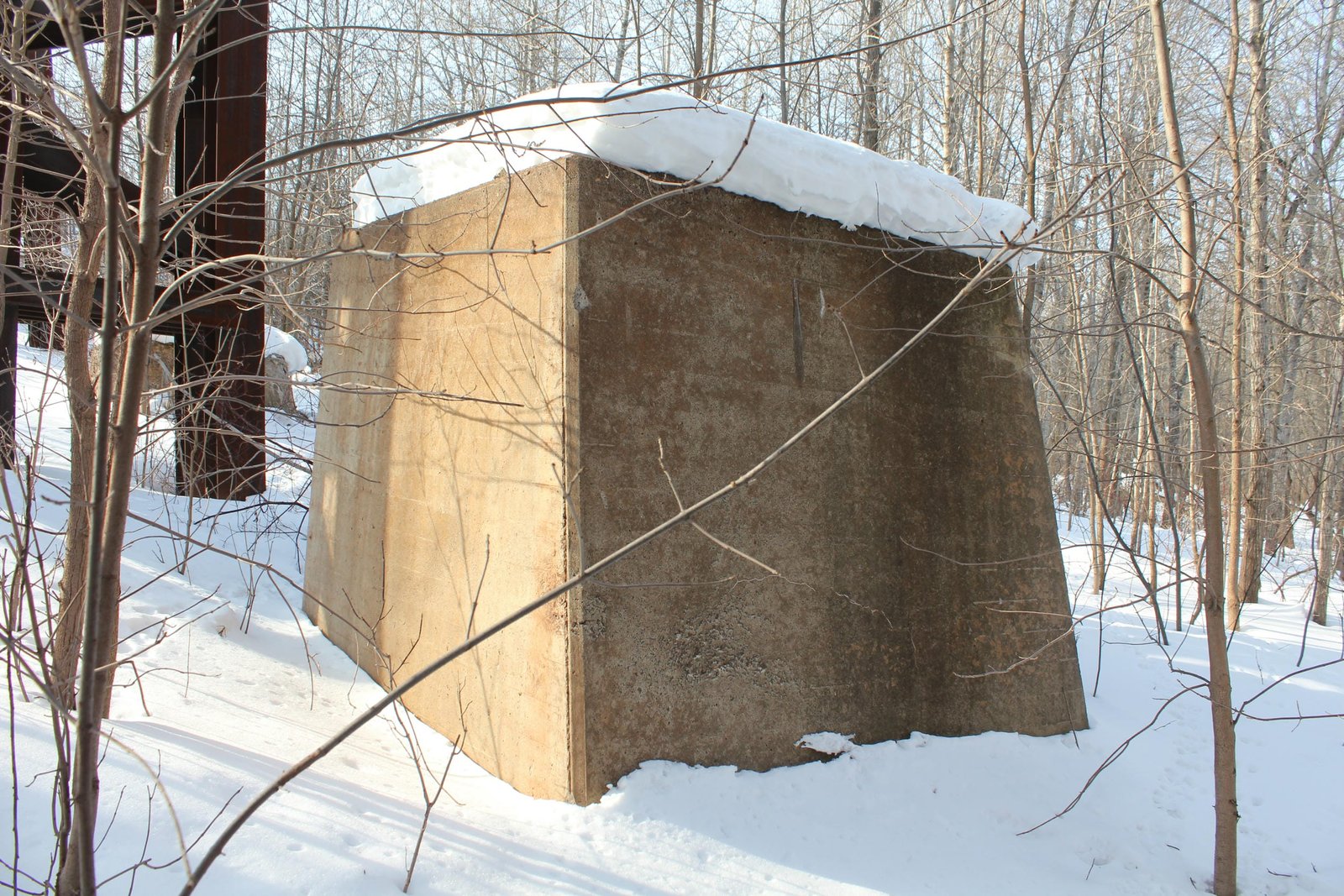 Pedestal for former west approach